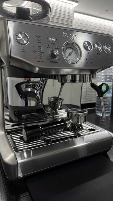 Máquina de Café Sage Barista Express Impress Inox