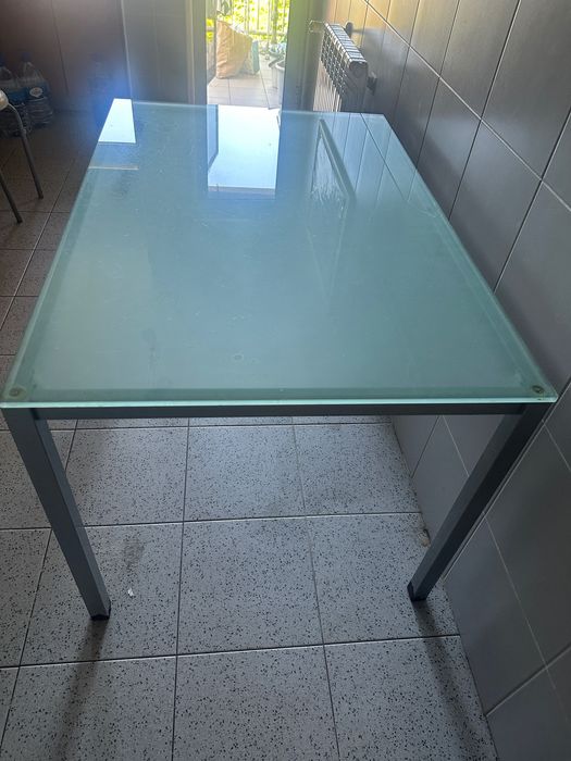 Mesa e cadeiras de cozinha