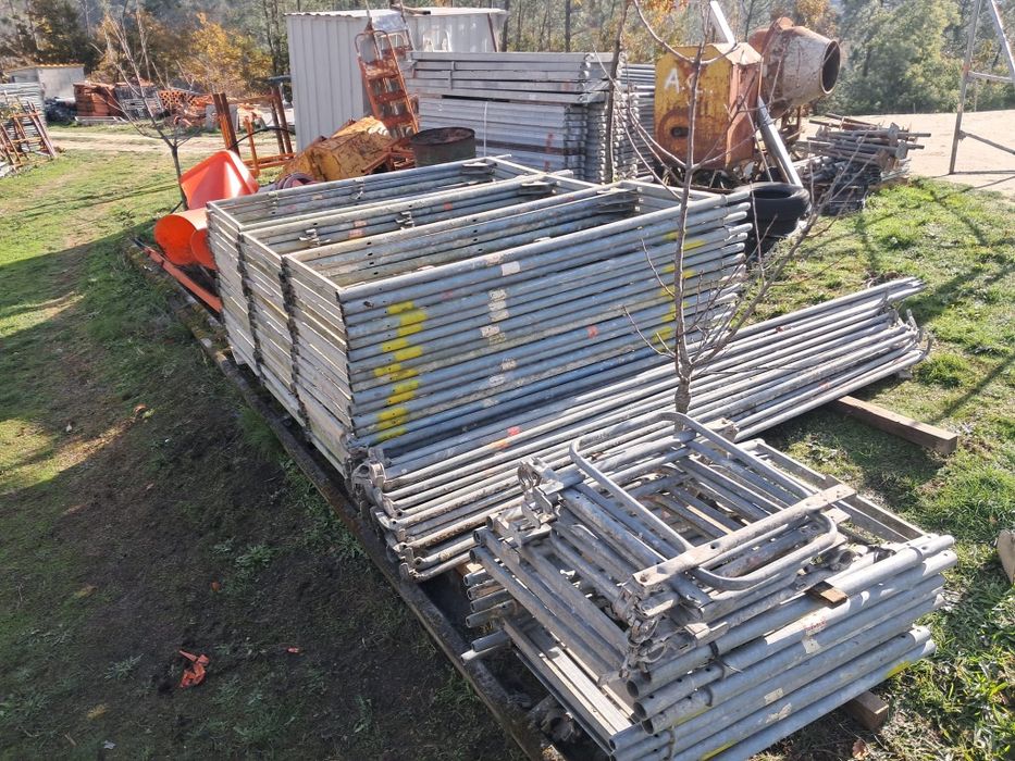 Segue para venda 340m2 de andaime sem prancha