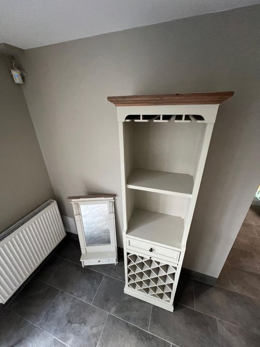 Winiarnia regał na wino i lustro komplet mebli