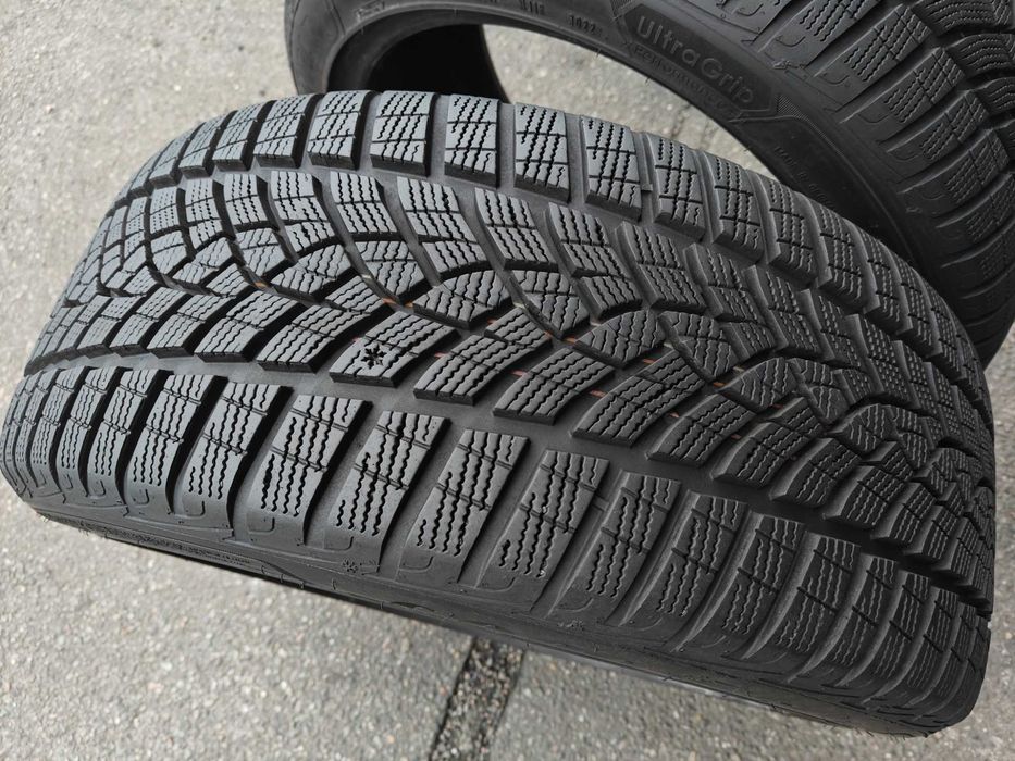 ПАРА 2ШТ R18 225 45 RunFlat GoodYear UltraGrip зимові шини з BMW