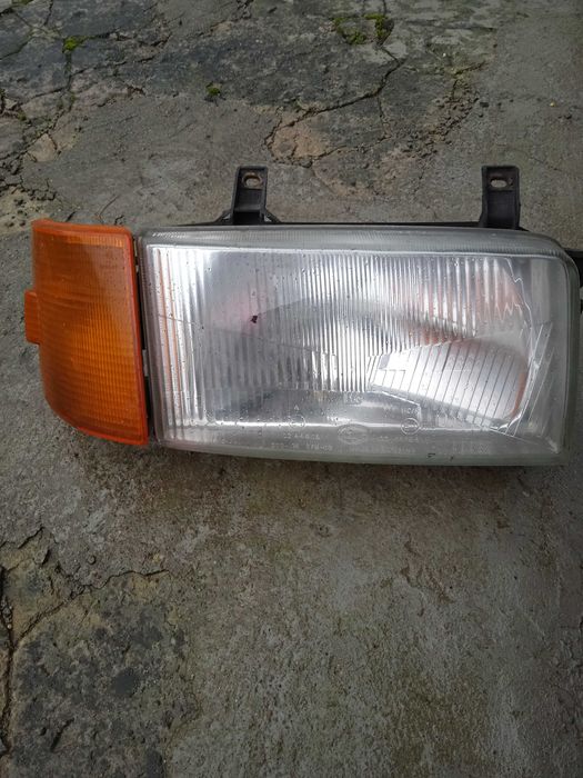Lampa przednia prawa T4