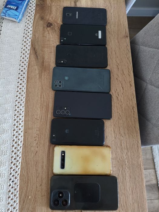Zestaw telefonów
