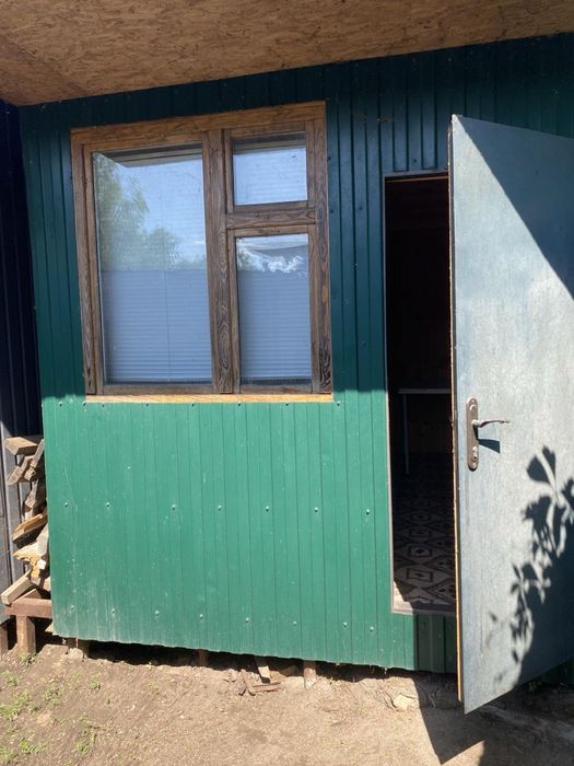 Продам будиночок з гаражем на 1 причалі