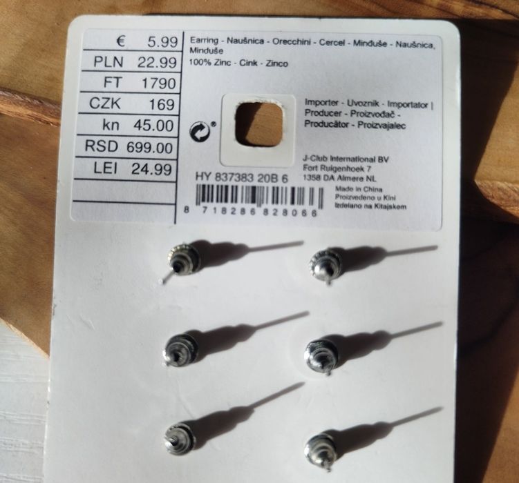 Nowe kolczyki wkrętki