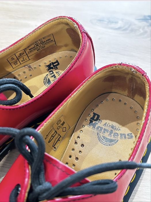 Червоні берци DR. MARTENS