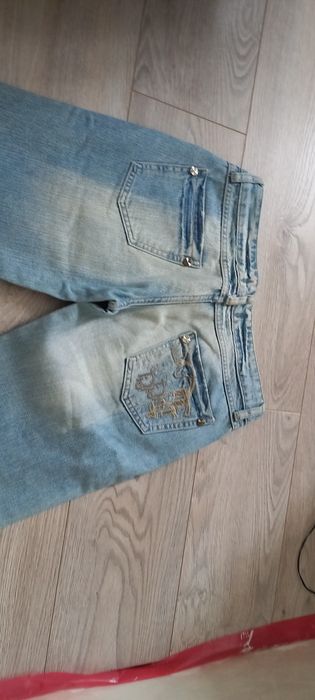Продам оригинальные джинсы Christian Dior