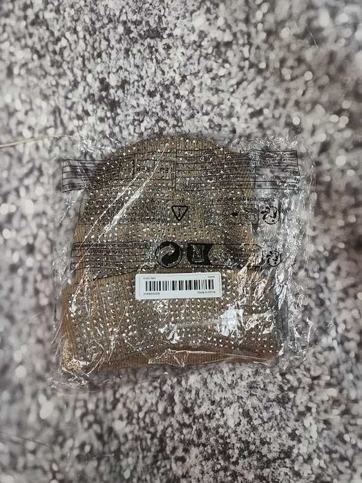 Czapka beanie beżowa z cyrkoniami – nowa
