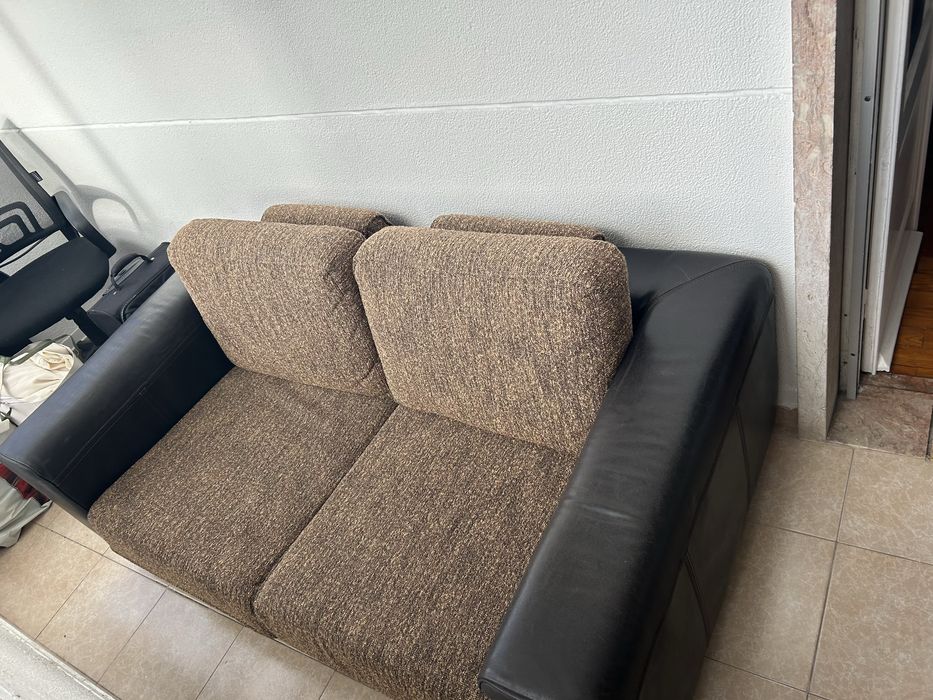 Sofá 2 lugares  e pele e tecido