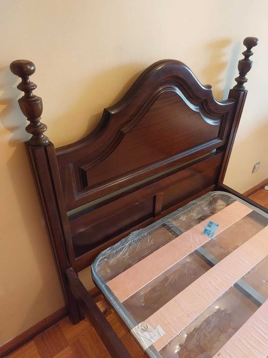 Mobiliário Quarto Duplo (Cama Individual + Mesinha Cabeceira + Cómoda)