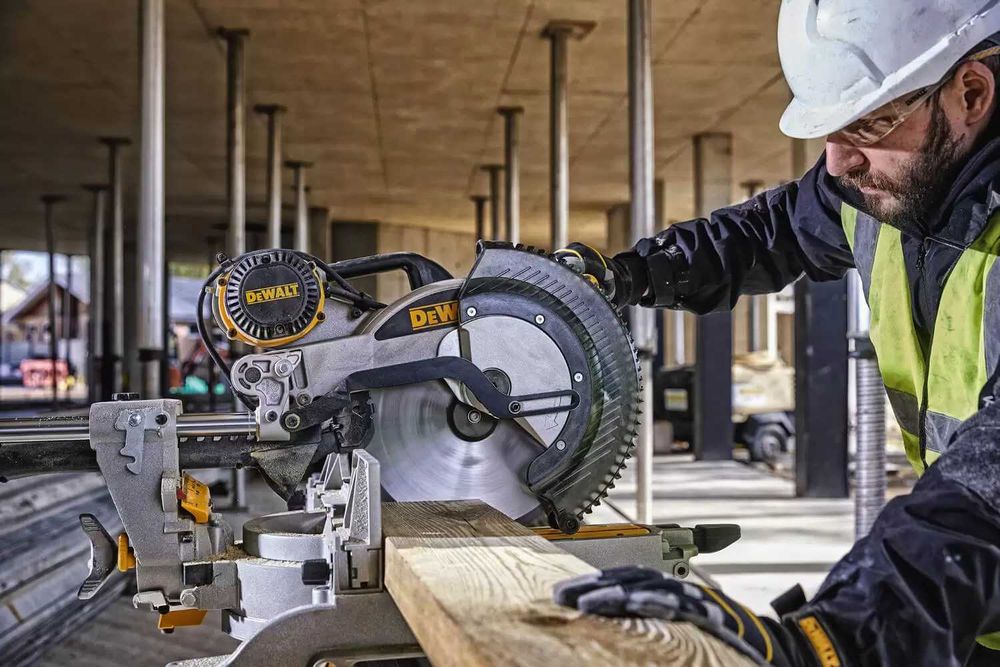 DeWALT DWS780  Пила настільна мережева 220v\305x30 мм\гарантiя