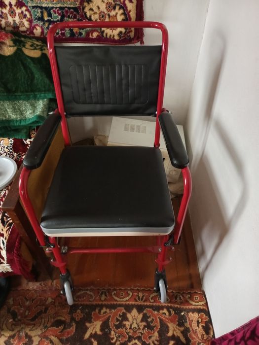 Інвалідна коляска.Продаю.Ціна 15000 грн.