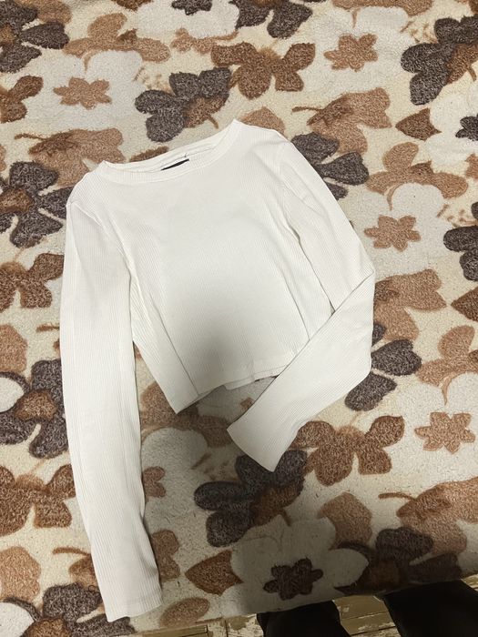 топ бежевий нарядний, гортайте фото там є ще