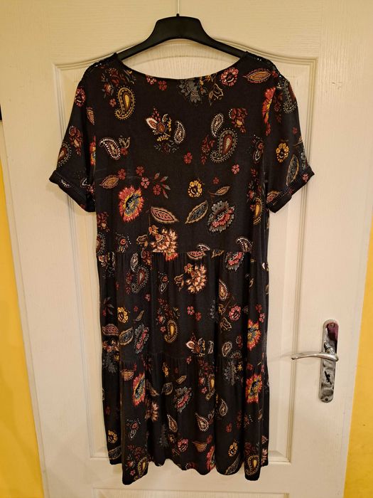 Duża sukienka damska TOP Secret , rozmiar 42 / XL