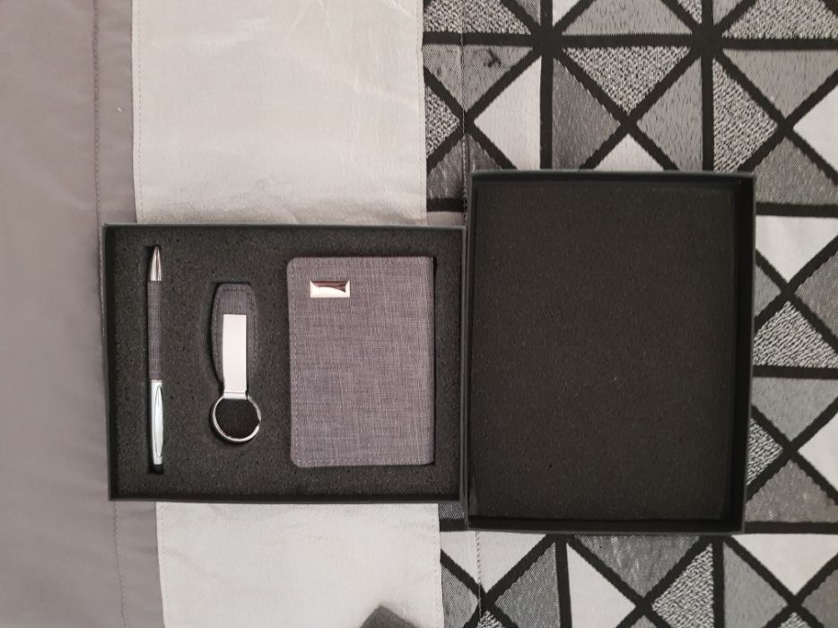 Conjunto Luxo: caneta, carteira e porta chaves