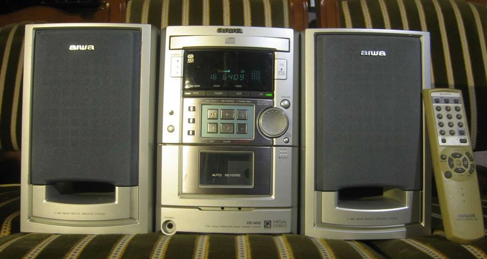 Wieża stereo Aiwa + pilot kolumny zadbana i ładnie grająca