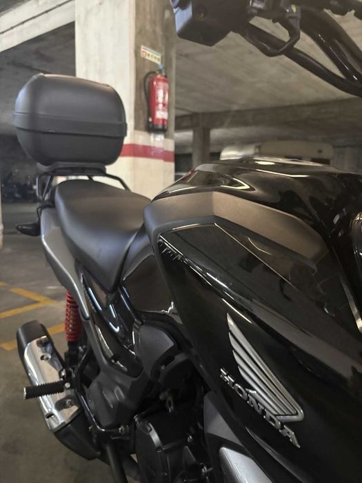Honda CB125F 2023 | 7.077 km | Baú Givi + suporte telemóvel