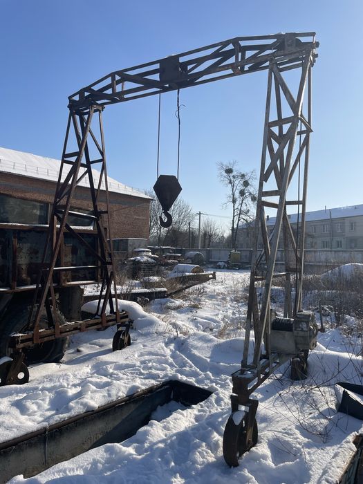 Кран гаражний,козловий,пересувний,механічний.