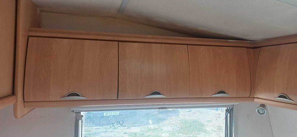 Szafki wiszące sypialnia HOBBY Przyczepa kempingowa kamper
