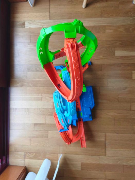 Hot Wheels Corkscrew Crash - A funcionar