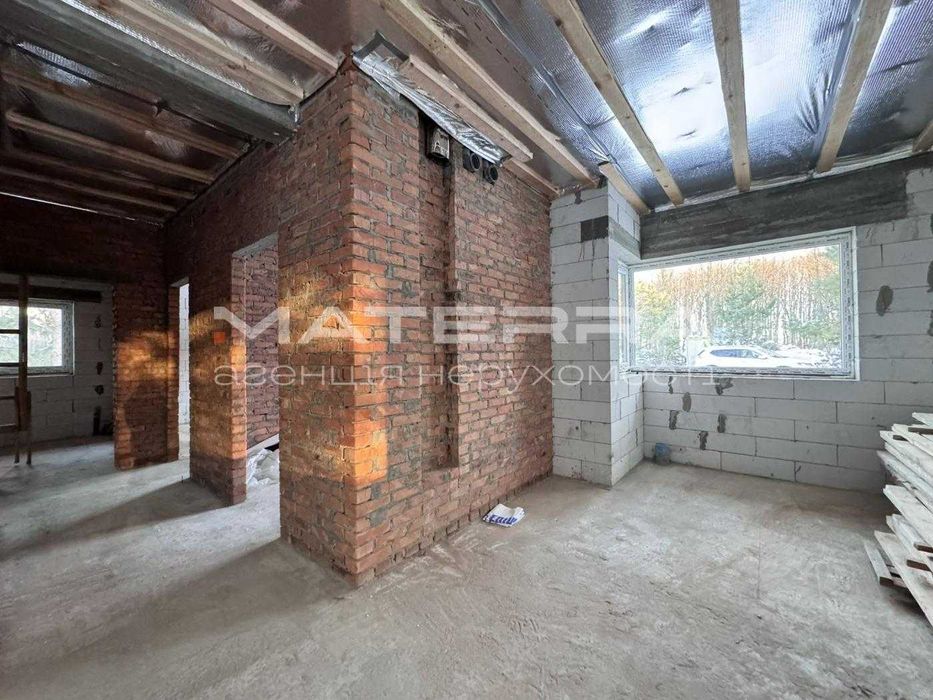 Малютянка продаж будинку з комунікаціями