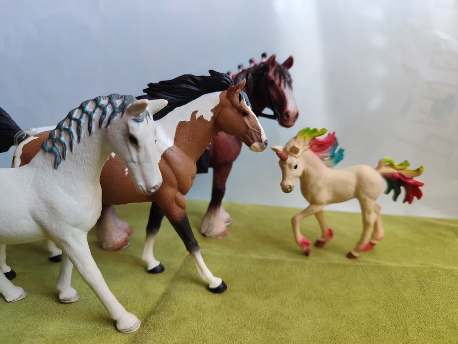 Жеребець клейдесдаль кінь Schleich 13808 с амуницией