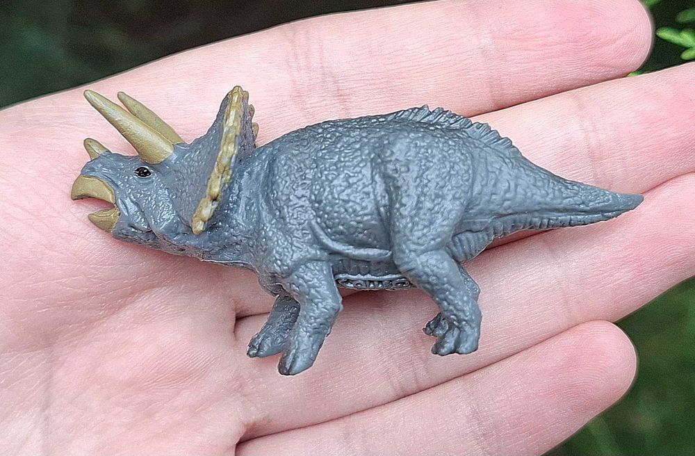 Figurka CollectA mini dinozaur triceratops