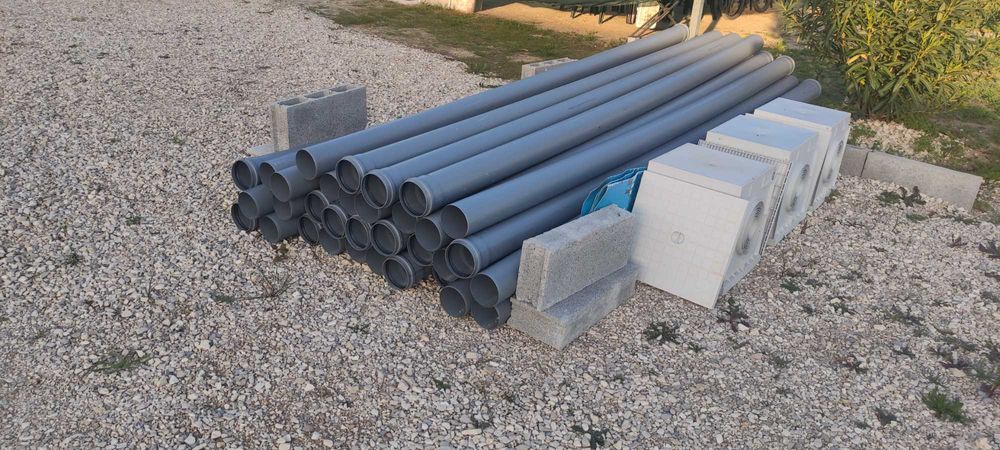 Vendo tubagem e caixas de esgoto novos