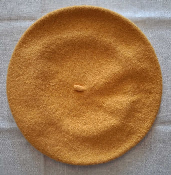 Piękny beret wełniany