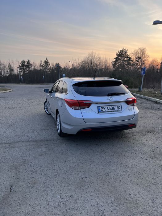 Продається ми HYUNDAI   i40   1.7  дизель 2011 рік
