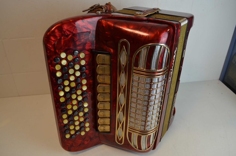 Acordeao hohner Riveira III 3 Voz 96 Baixos, N .408