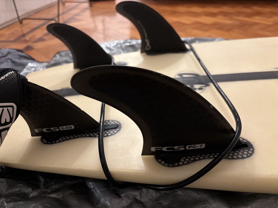 Prancha de surf Fishtail com duas quilhas (twin fin)