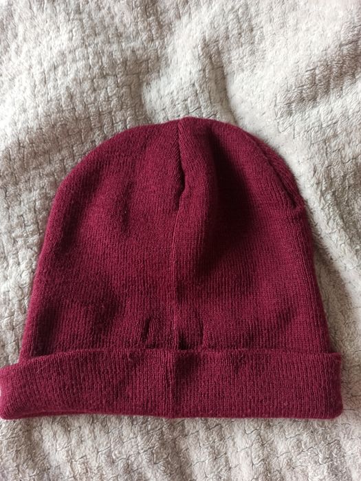 Czapka damska wiśniowa