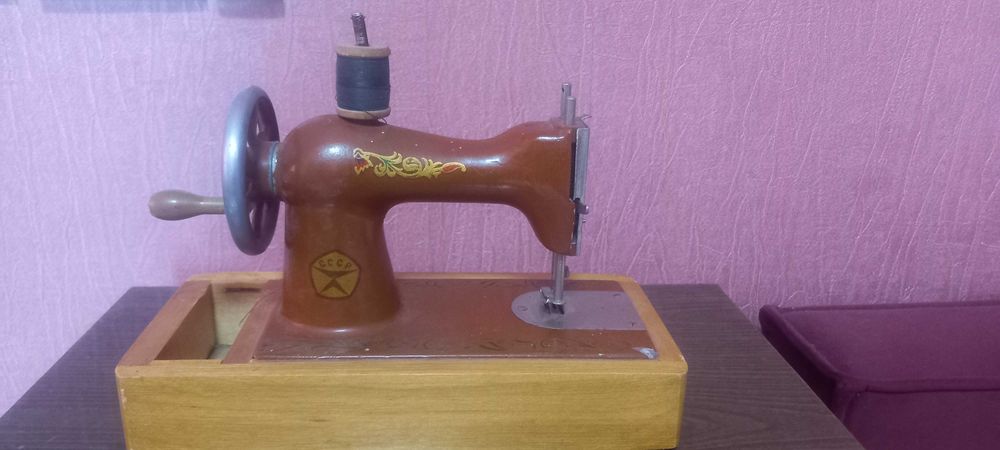 Дитяча швейна машинка ДШМ - 1