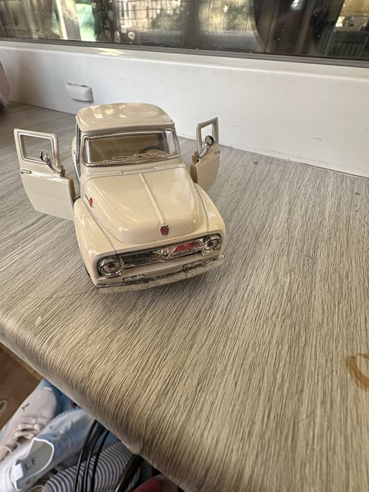 Іграшкові автомобілі