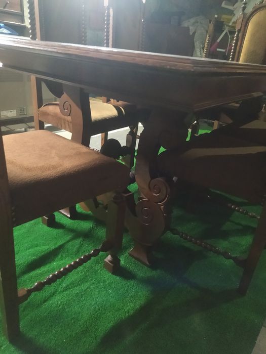 Mesa de jantar antiga