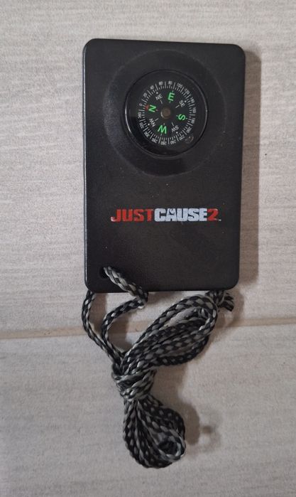 Bússola Just Cause 2 — artigo promocional/colecionável