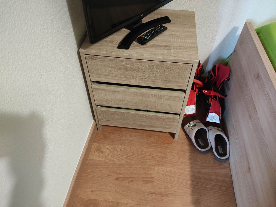 Mobília de quarto com duas camas de solteiro