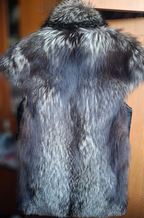 Хутряний жилет із чорнобурки S з шкірою