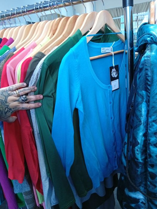 Lote de 23 peças de roupa de inverno feminina