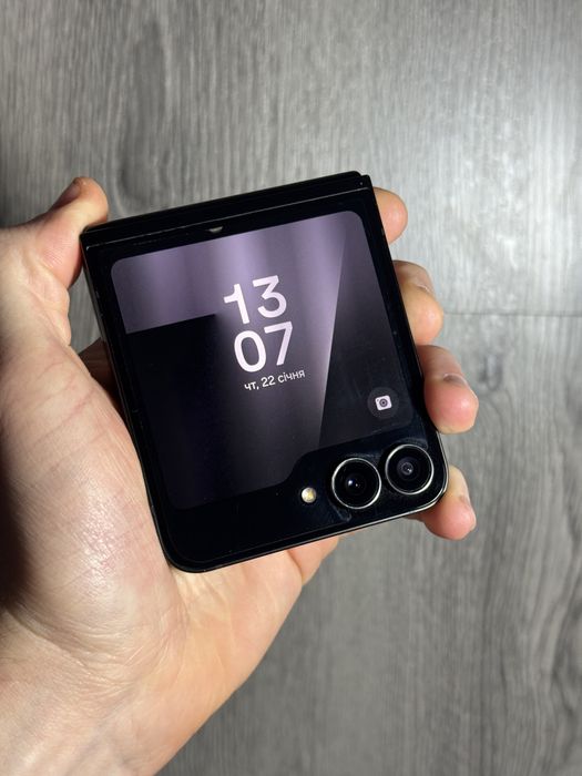 Samsung galaxy Z Flip7 FE 8/128 в гарному стані