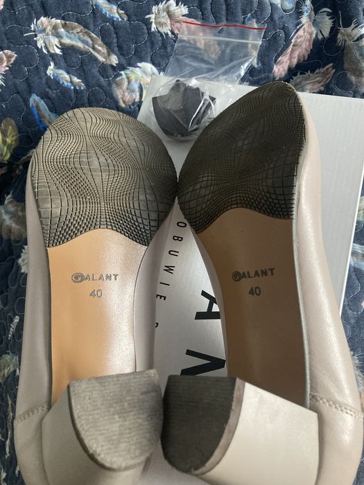 Buty  połbuty r 40 beż