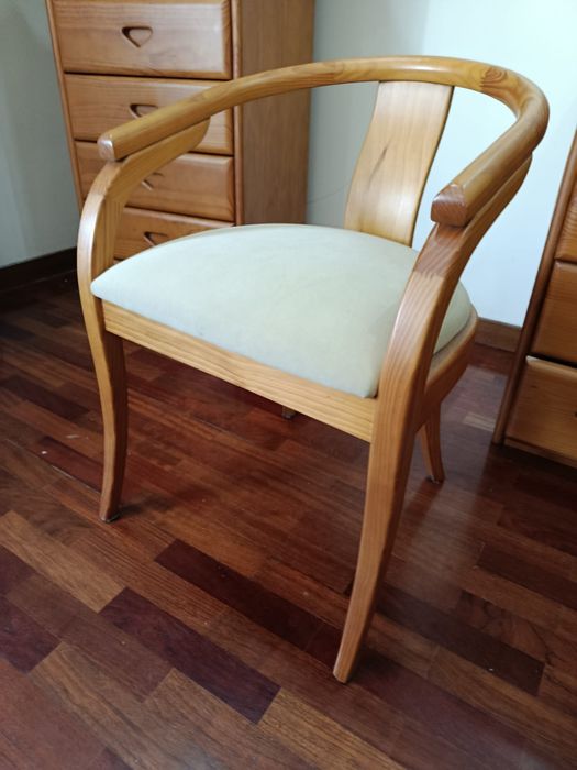 Mobília Quarto casal em Pinho Maciço