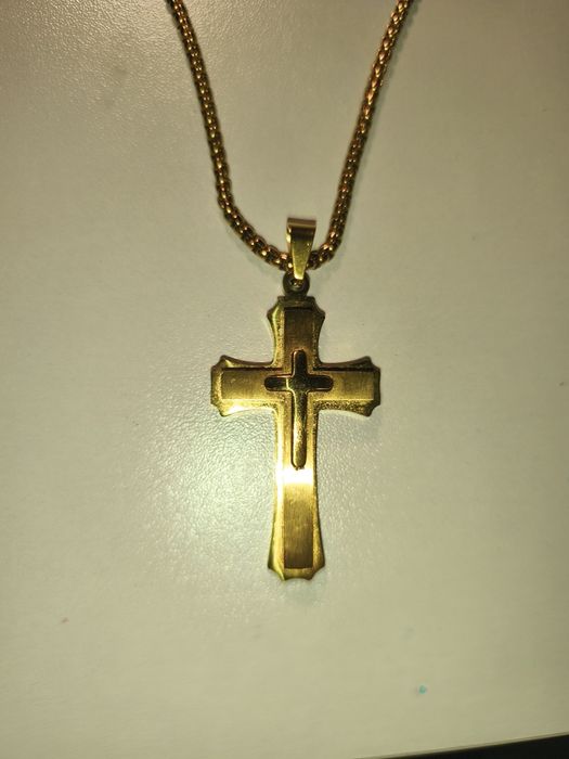 Naszyjnik z krzyżem