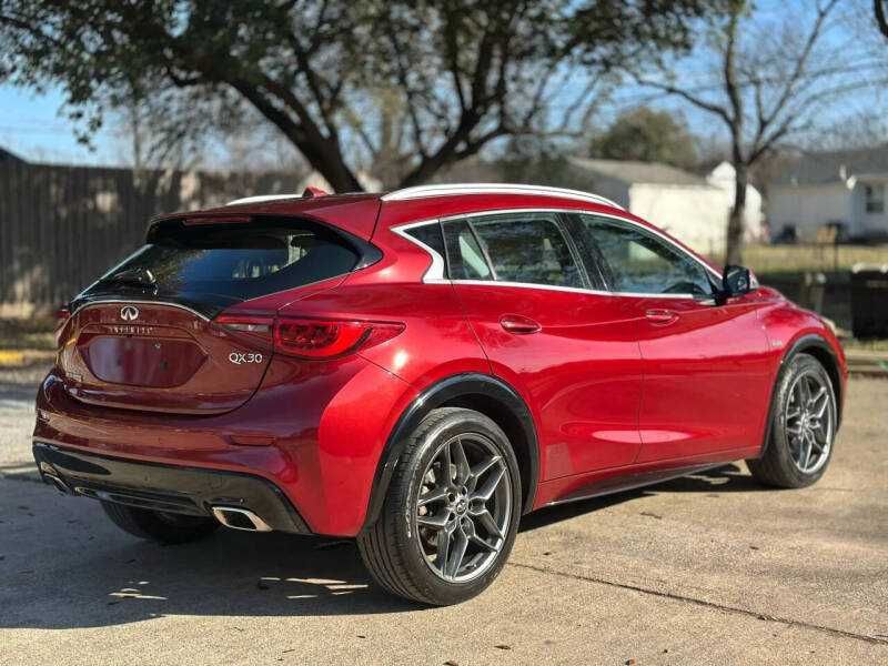 2017 Infiniti QX30 Premium