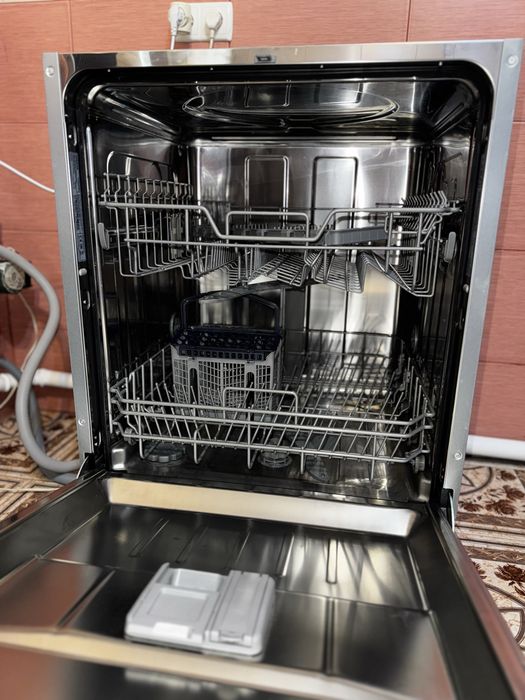 Посудомийна машина Samsung DW60M5050BB