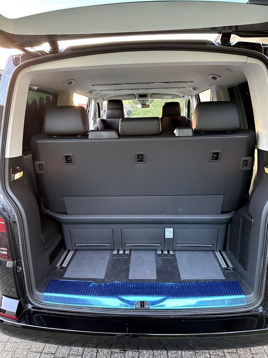 VW Multivan T6.1 roleta bagażnika