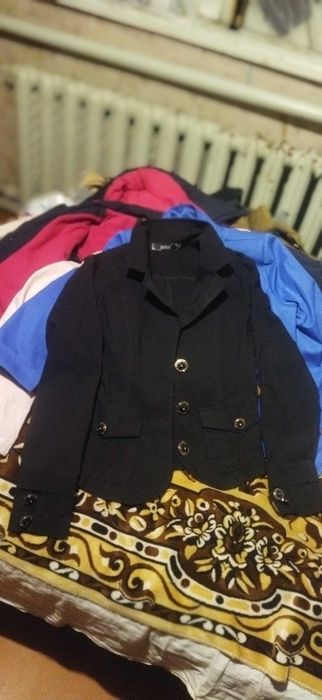 Пиджак черный женский.