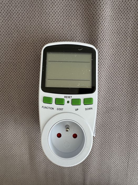 Miernik zużycia prądu watomierz