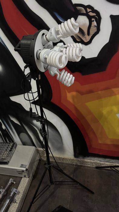 Luzes de estudio com tripeé